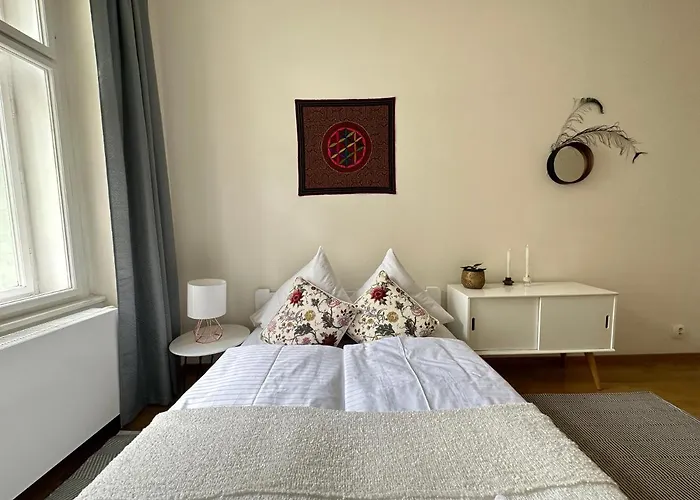 3Bdr Bohemian Style Central Flat With Balcony