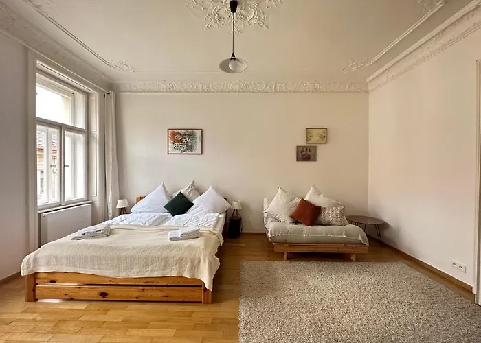 3Bdr Bohemian Style Central Flat With Balcony