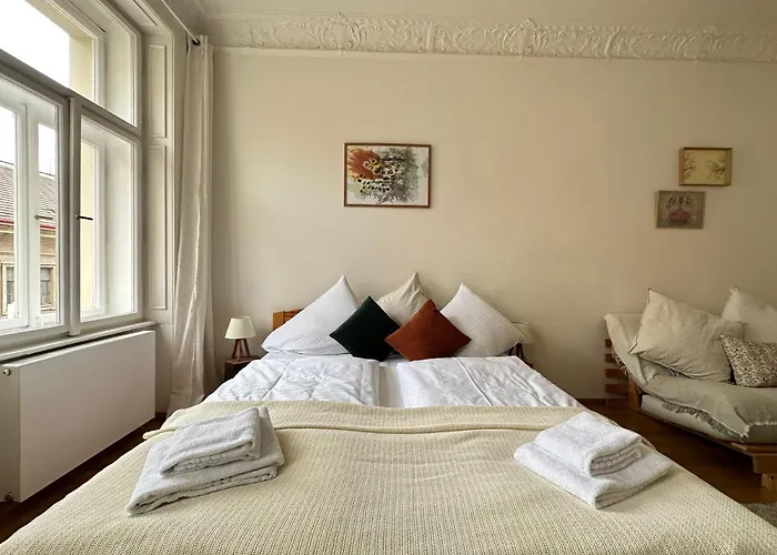 3Bdr Bohemian Style Central Flat With Balcony