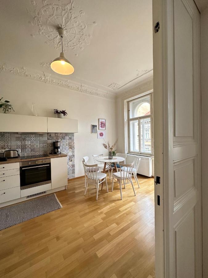 3bdr Bohemian Style Flat With Balcony Prag